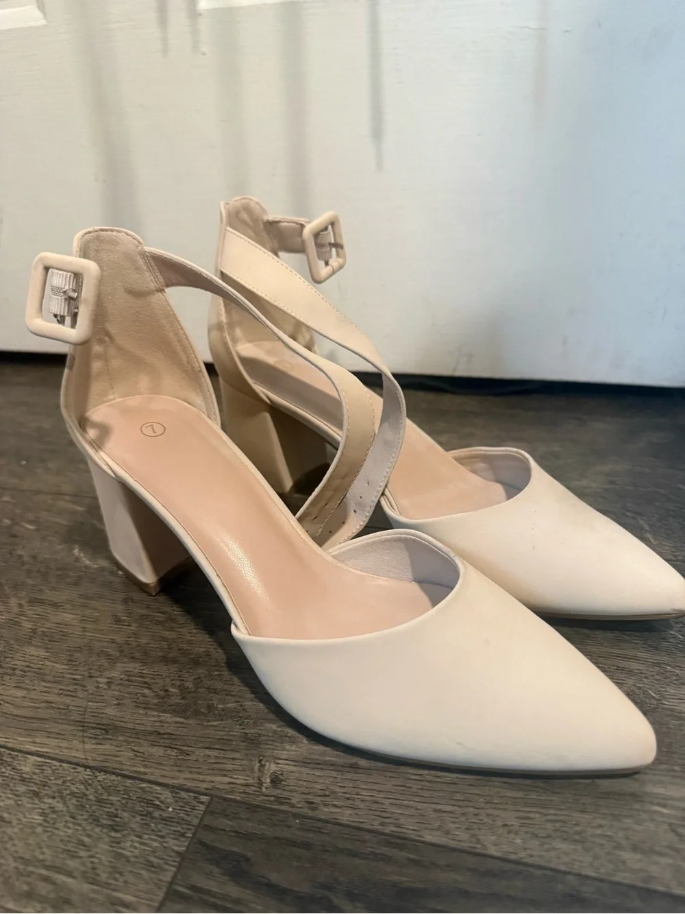 Classic Pointed-Toe Ankle Strap Block Heel Pumps - Cream